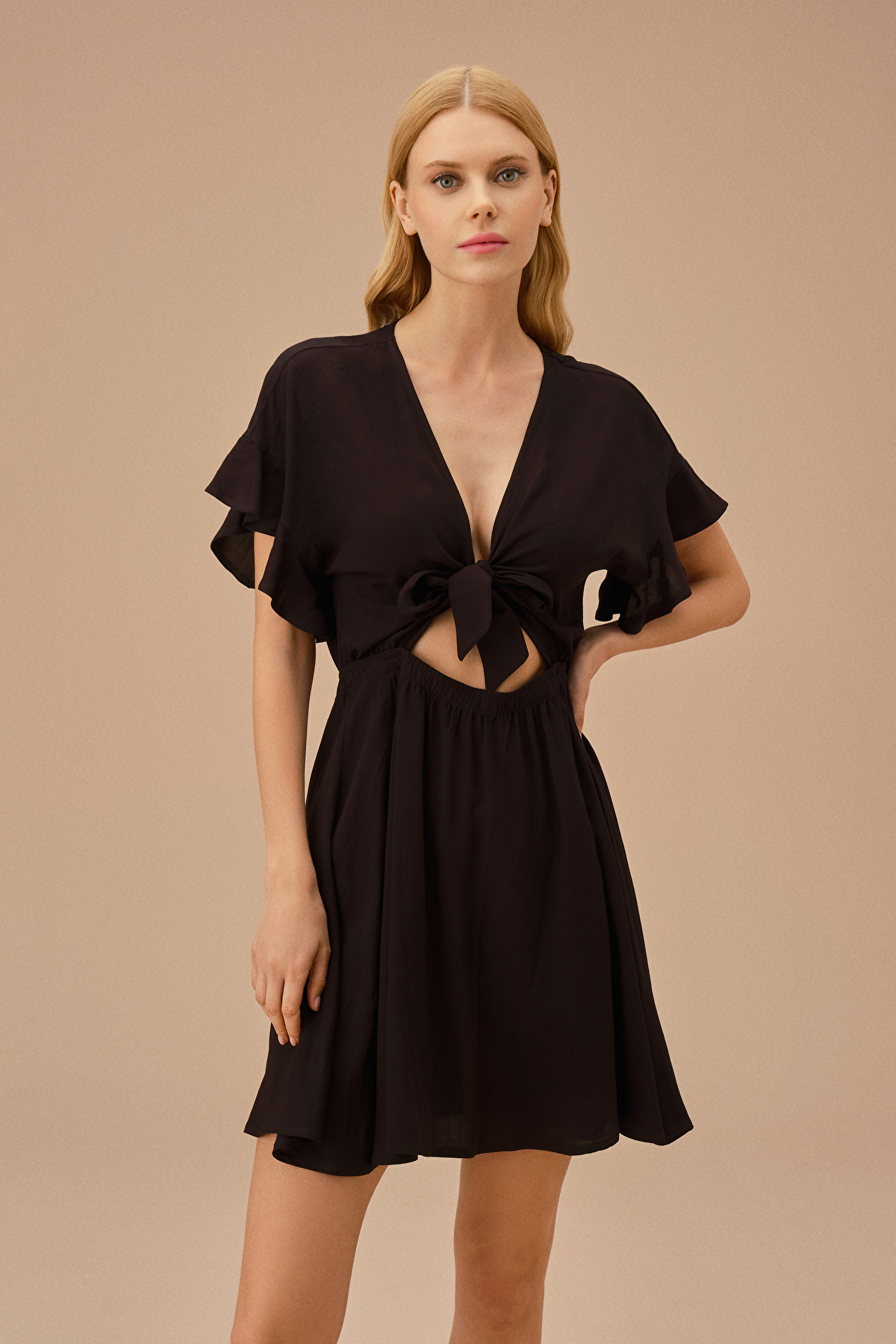 Black Daisy Short Dress | SUWEN