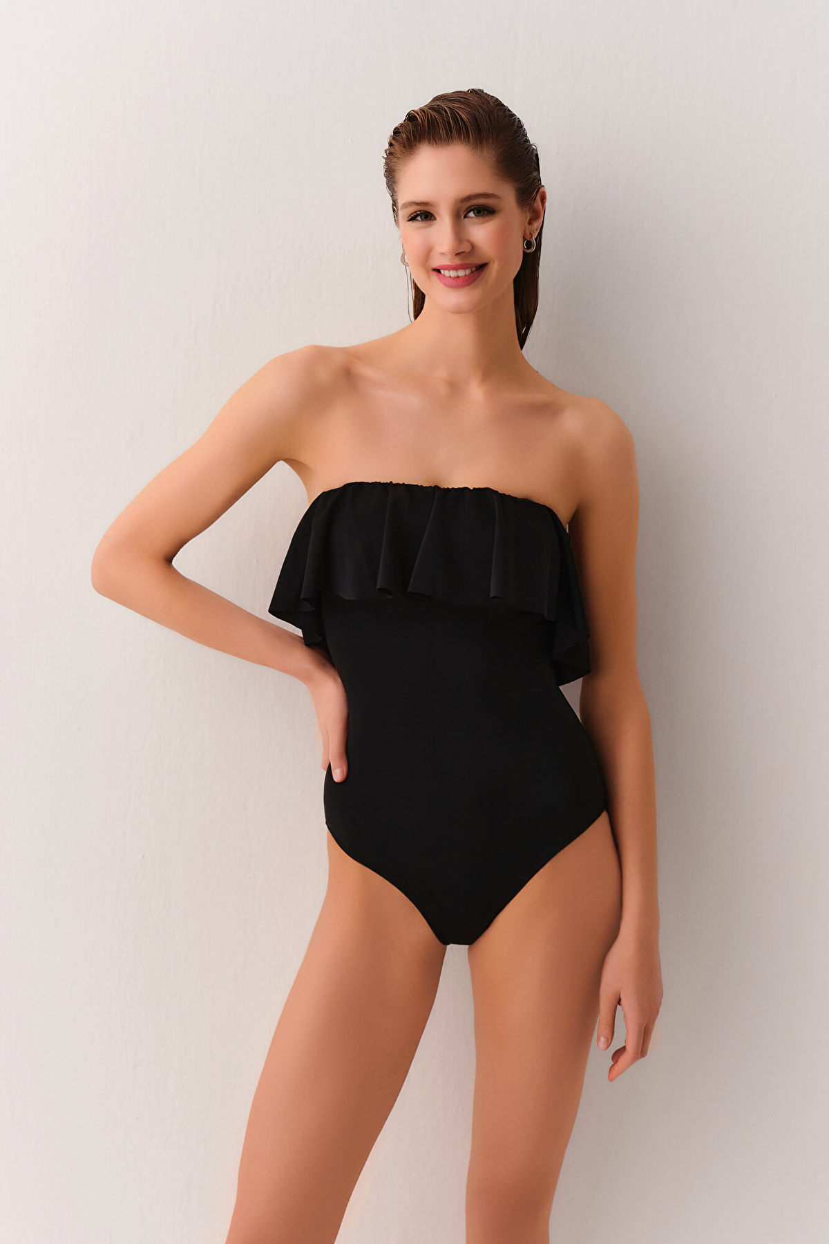 Black Frilled Strapless Swimsuit | SUWEN