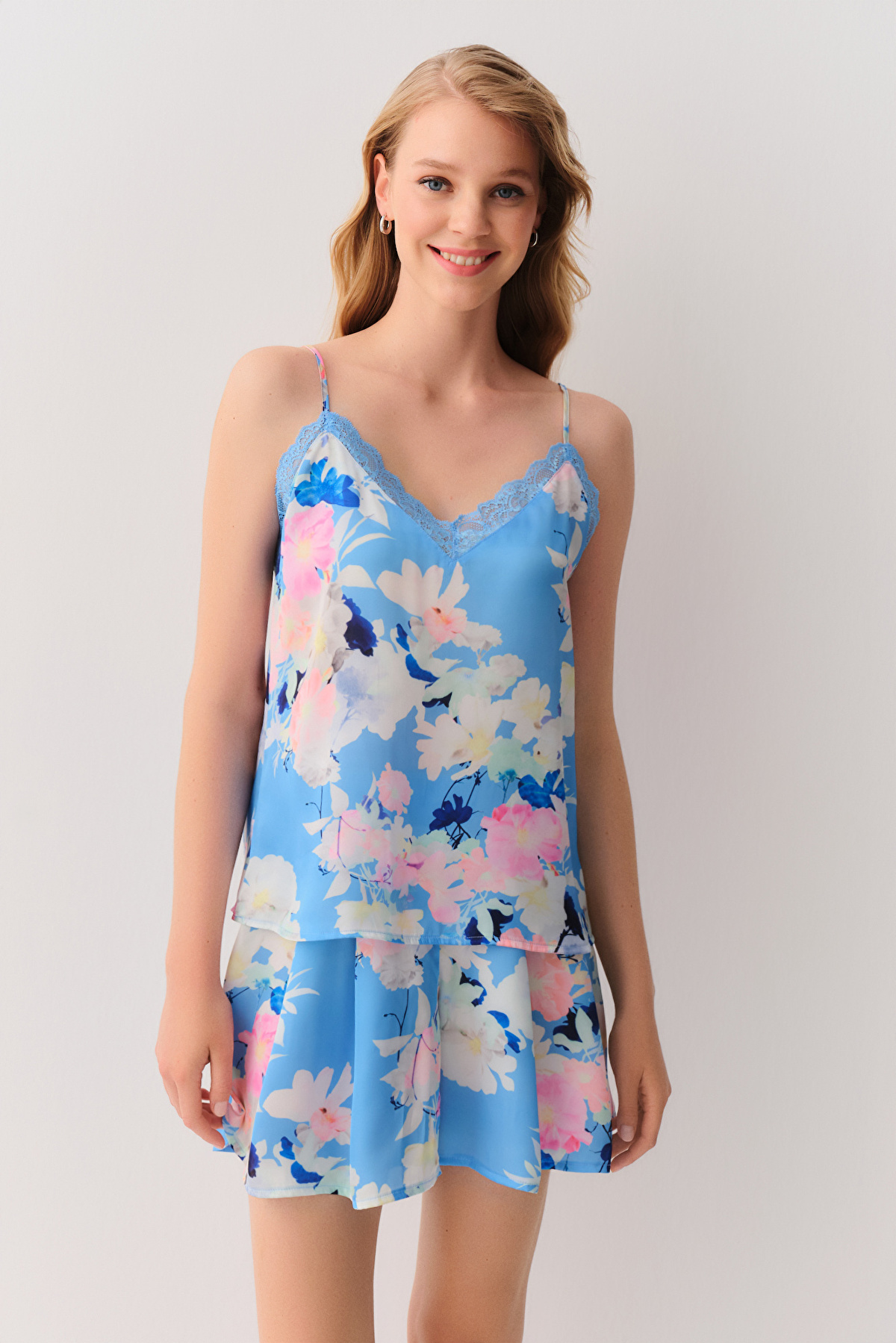 Mavi Desenli Summer Flower Atlet Şort Pijama Takımı | SUWEN