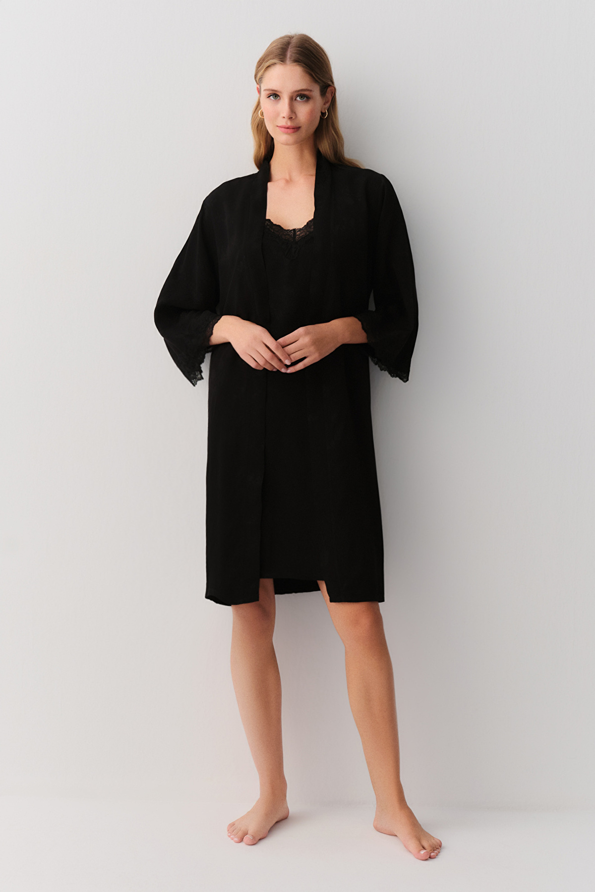 Black Viviana Morning Gown | SUWEN