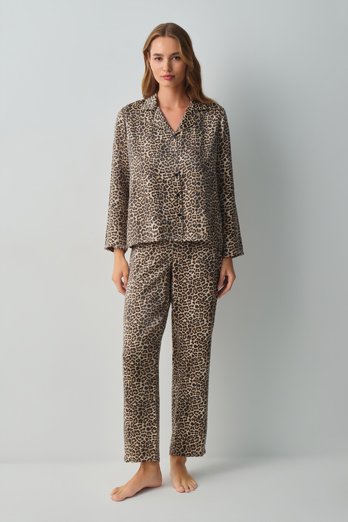 Leopar Desenli Shiny Gömlek Yaka Pijama Takımı