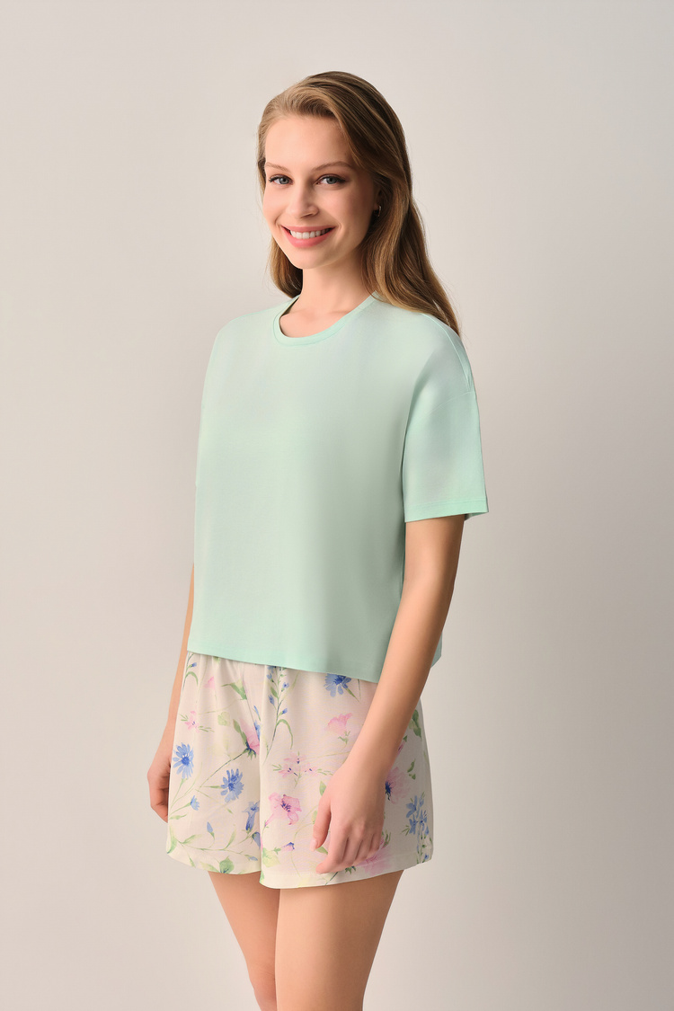 Ekru Desenli Magnolia Tişört Şort Pijama Takımı
