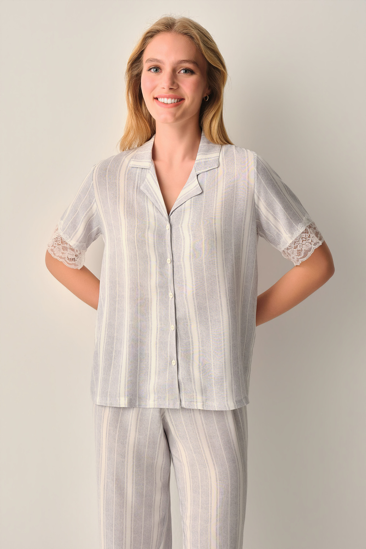 Gri Çizgi Desenli Princess Gömlek Yaka Pijama Takımı
