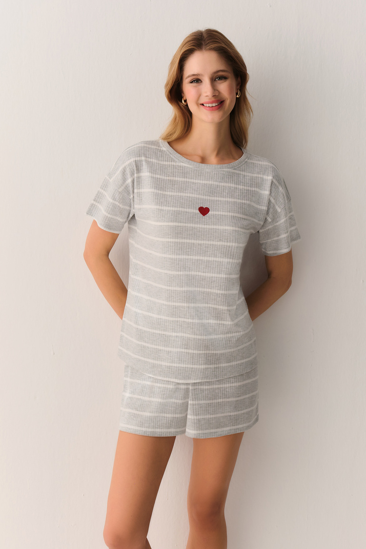 Gri Çizgi Desenli Heart Tişört Şort Pijama Takımı