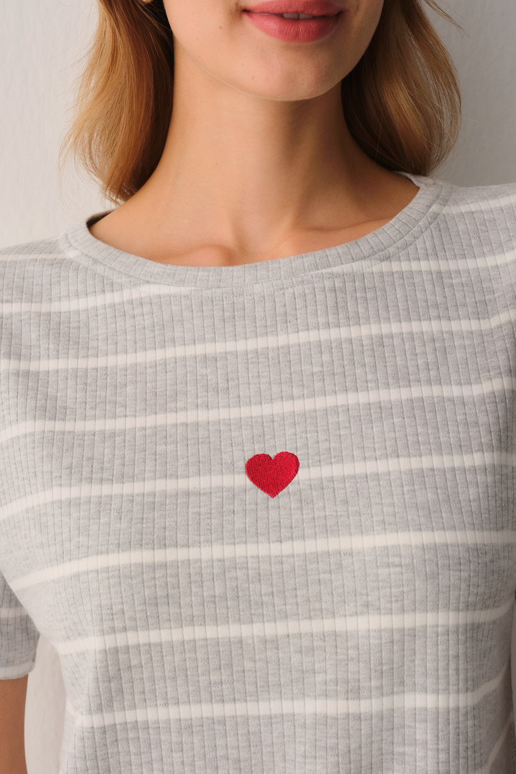 Gri Çizgi Desenli Heart Tişört Şort Pijama Takımı