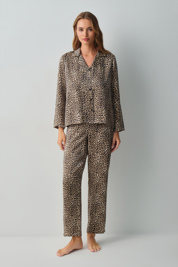 Leopar Desenli Shiny Gömlek Yaka Pijama Takımı