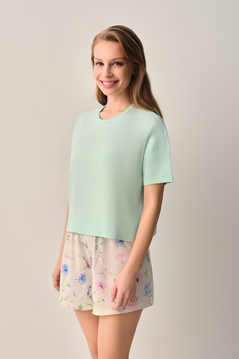Ekru Desenli Magnolia Tişört Şort Pijama Takımı